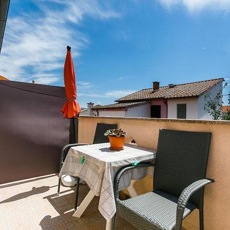 Holiday House Snjezana Кърк Екстериор снимка