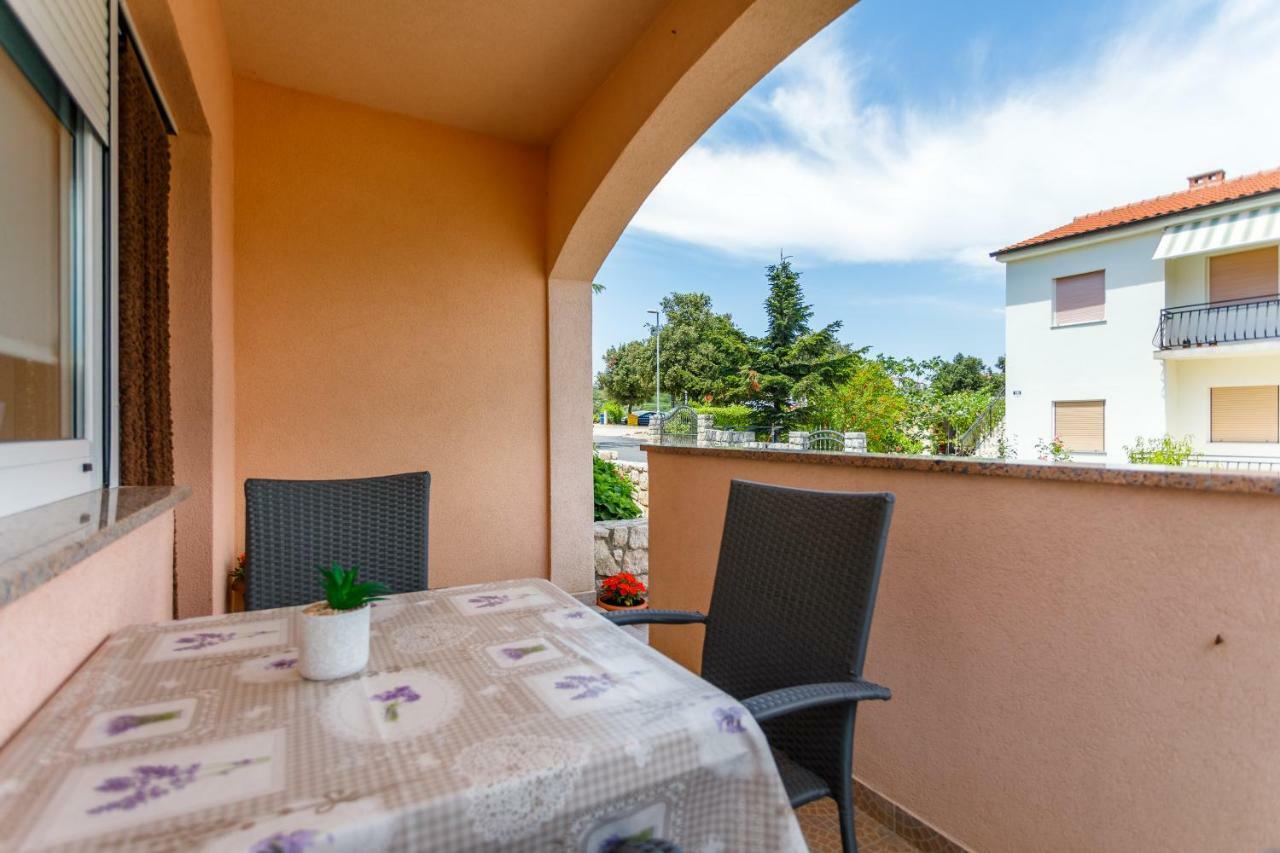 Holiday House Snjezana Кърк Екстериор снимка