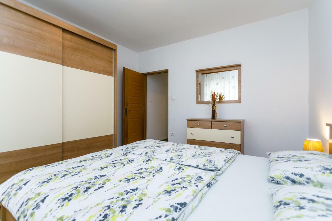 Holiday House Snjezana Кърк Екстериор снимка