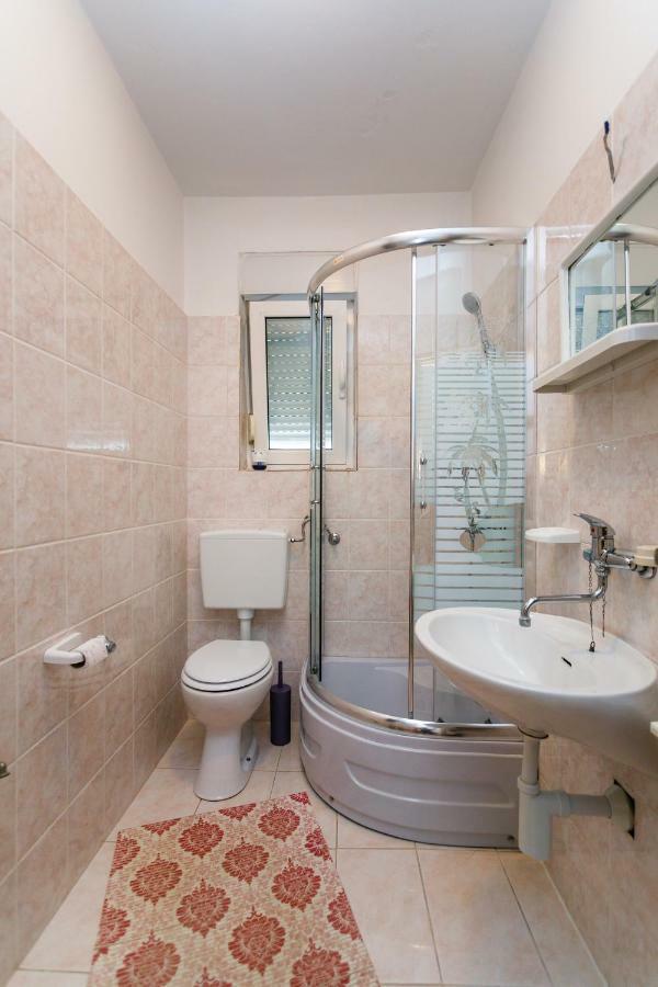 Holiday House Snjezana Кърк Екстериор снимка