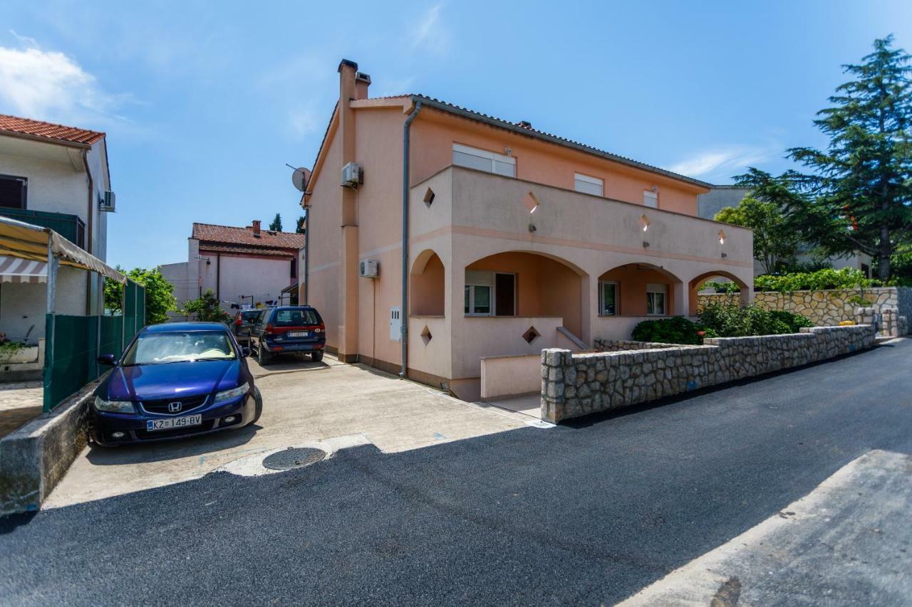Holiday House Snjezana Кърк Екстериор снимка