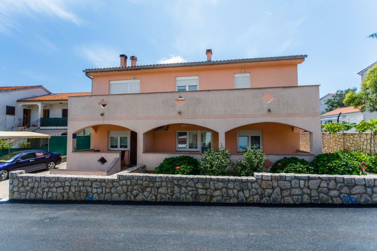 Holiday House Snjezana Кърк Екстериор снимка