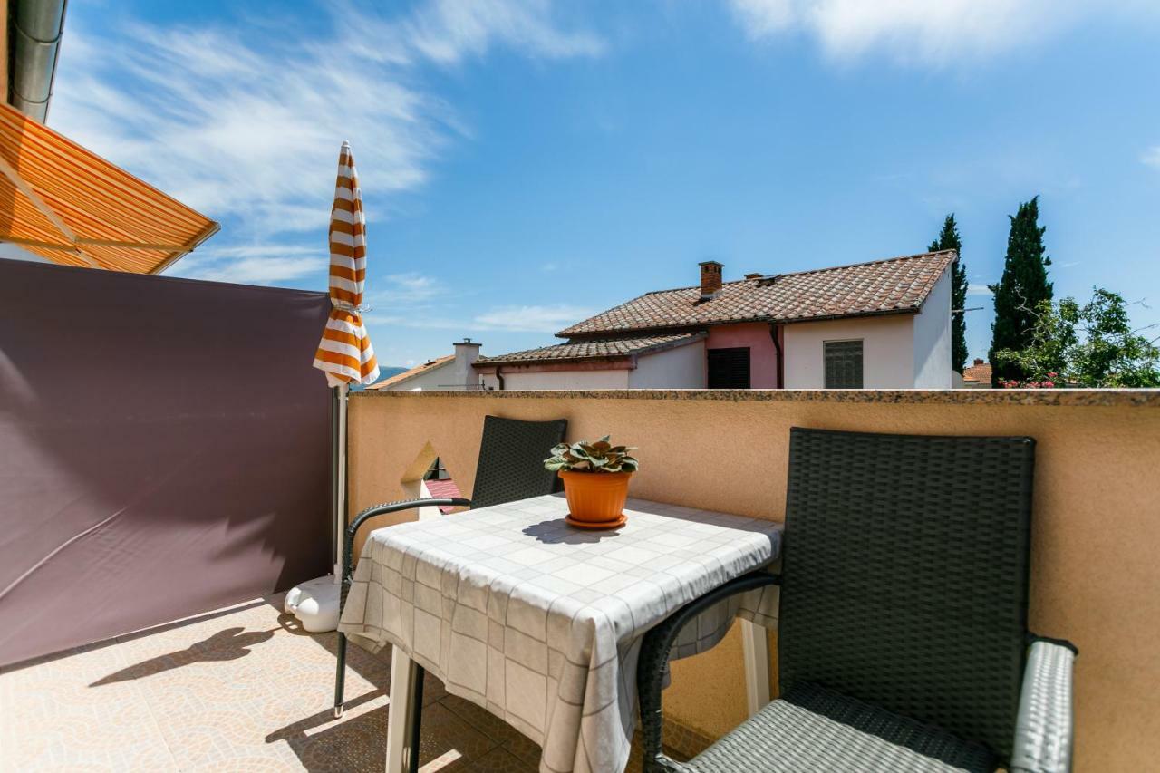 Holiday House Snjezana Кърк Екстериор снимка