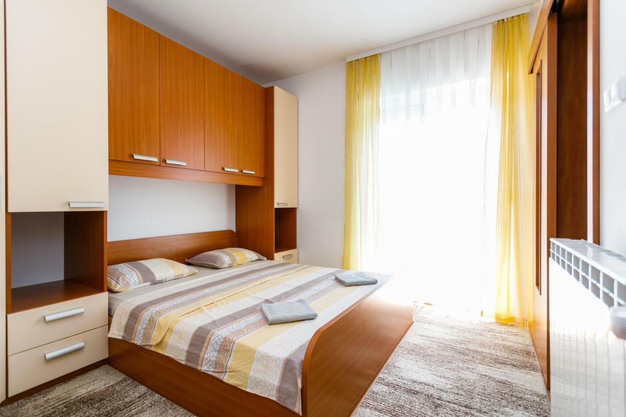 Holiday House Snjezana Кърк Екстериор снимка