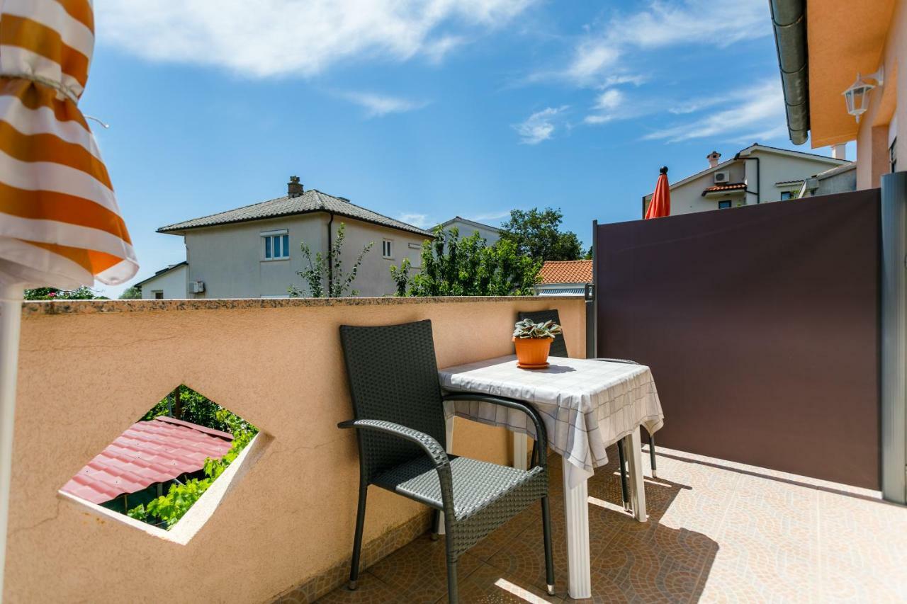 Holiday House Snjezana Кърк Екстериор снимка