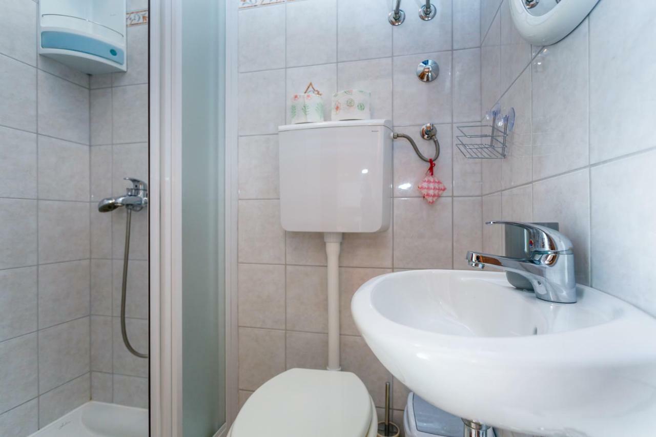 Holiday House Snjezana Кърк Екстериор снимка