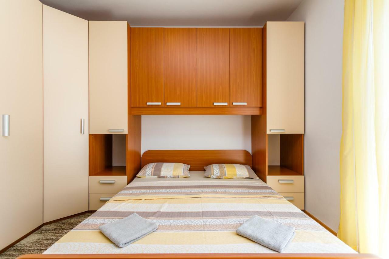 Holiday House Snjezana Кърк Екстериор снимка